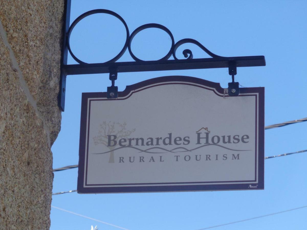 Bernardes House Pensionat Castelo de Paiva Exteriör bild