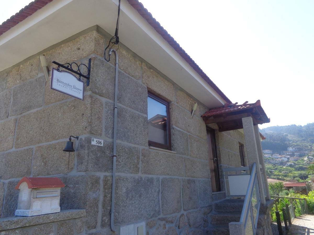 Bernardes House Pensionat Castelo de Paiva Exteriör bild