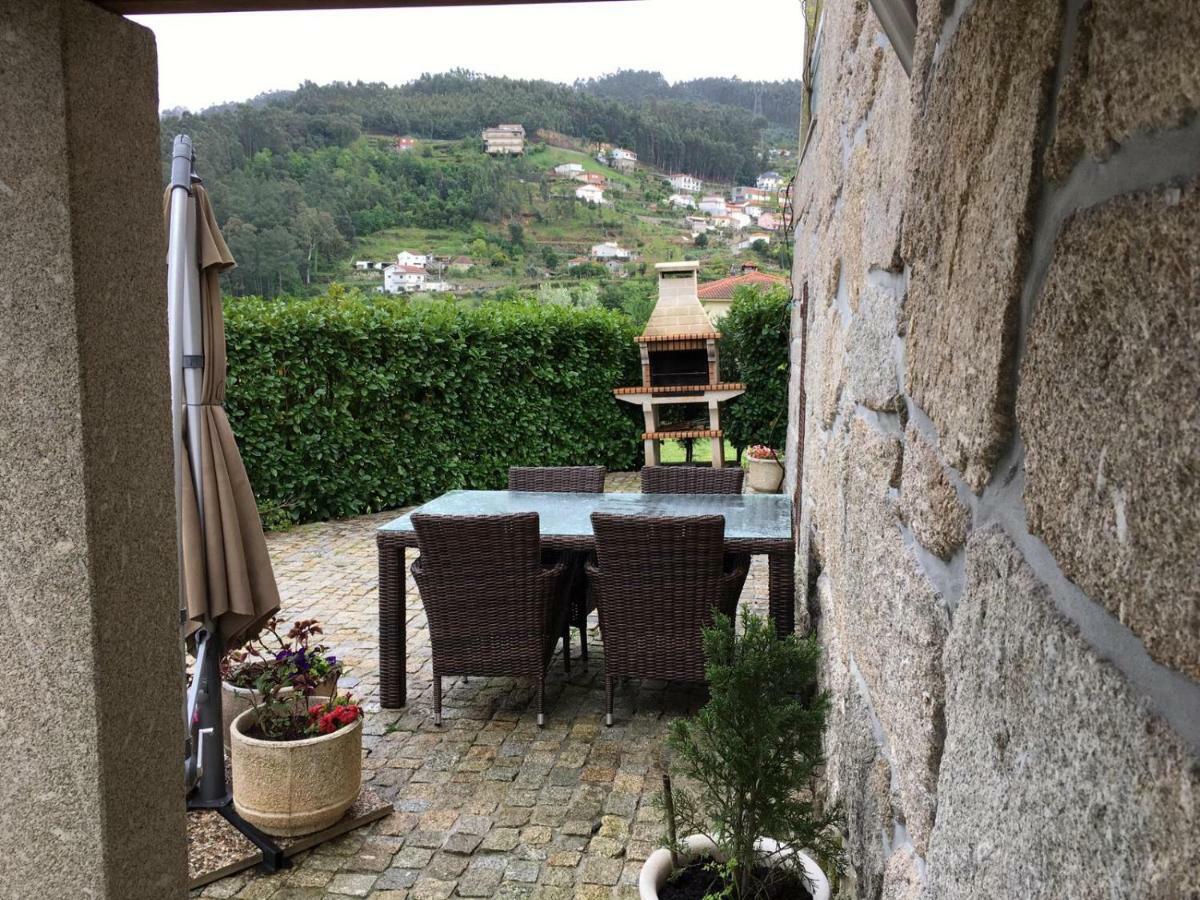 Bernardes House Pensionat Castelo de Paiva Exteriör bild